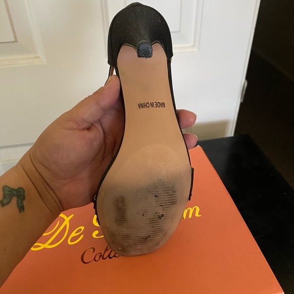 Black heels - Picture 3 of 5